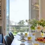 アパート Parisian Gem: Heart Of The Latin Quarter- 2br Lift パリ
